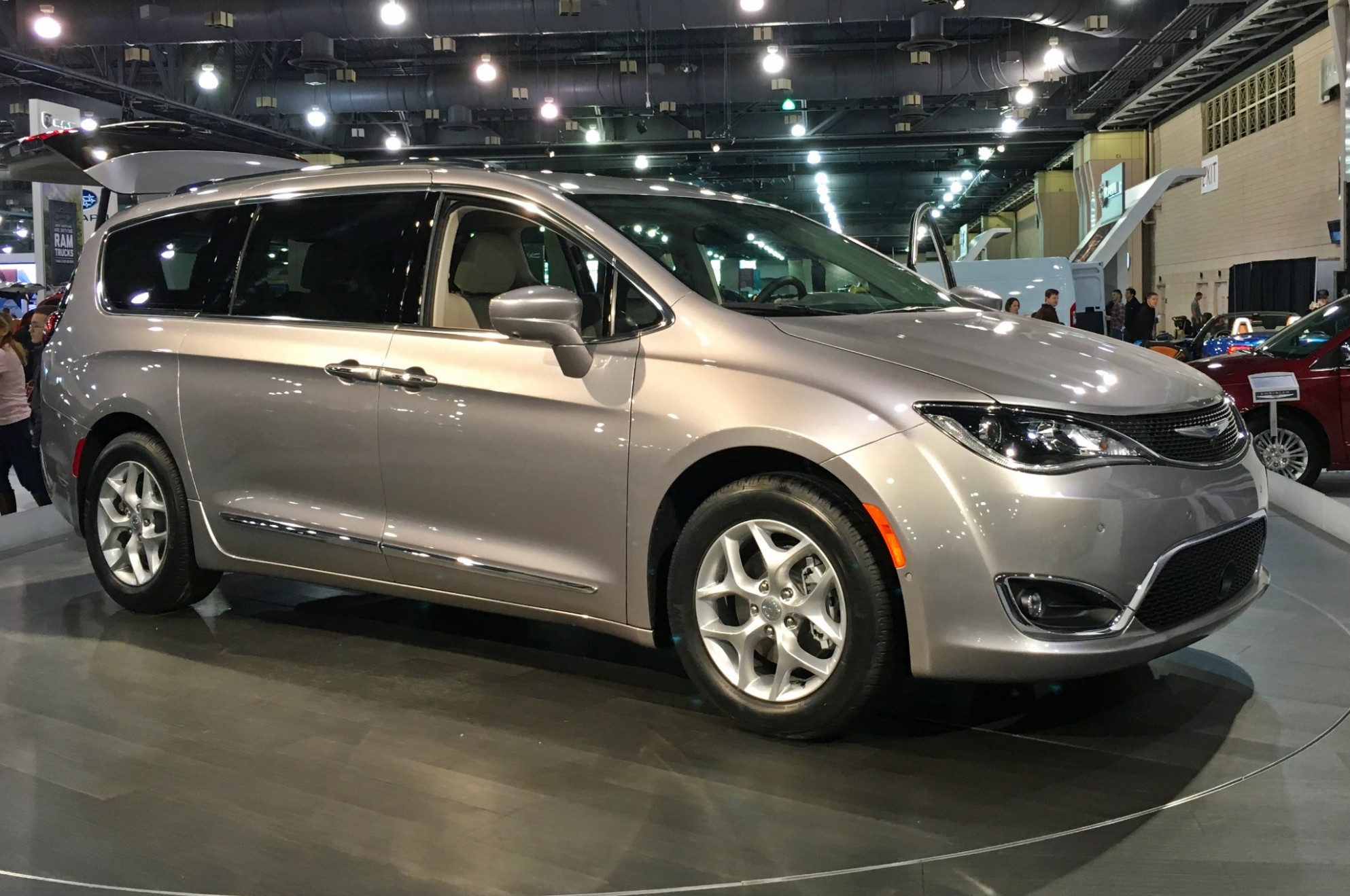 Specs and Review 2022 Chrysler Town Country Awd