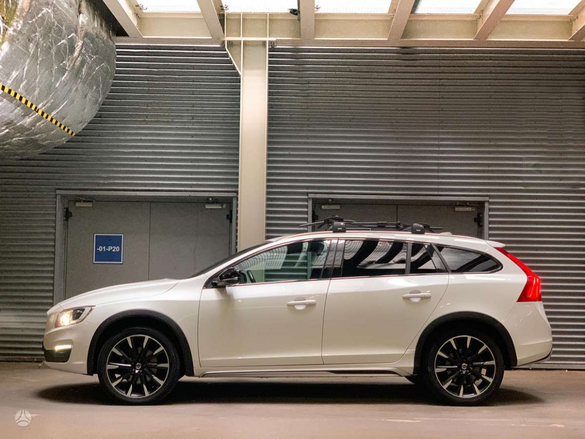 First Drive 2022 Volvo V60 Cross Country