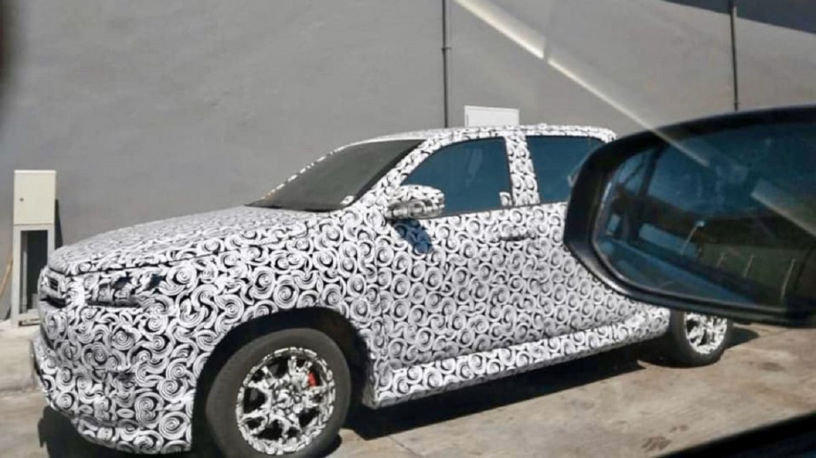 New Review 2023 Toyota Hilux Spy Shots