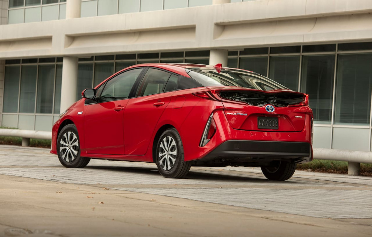 Price and Review 2023 Toyota Prius Pictures