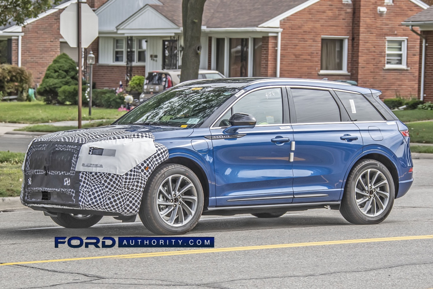 New Review 2023 Lincoln MKS Spy Photos