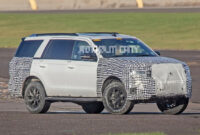 5 Ford Expedition Spy Shots Reveal Redesigned Dashboard 5 2023 Ford Expedition