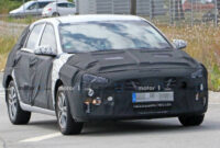 Hyundai Elantra Gt Facelift Phev Caught In Spy Photos 2023 Hyundai Elantra Gt
