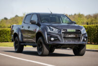isuzu d max xtr color edition can look vibrant while muddy carscoops 2023 isuzu dmax