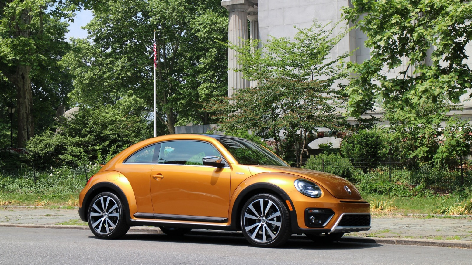 Photos 2023 Volkswagen Beetle Dune
