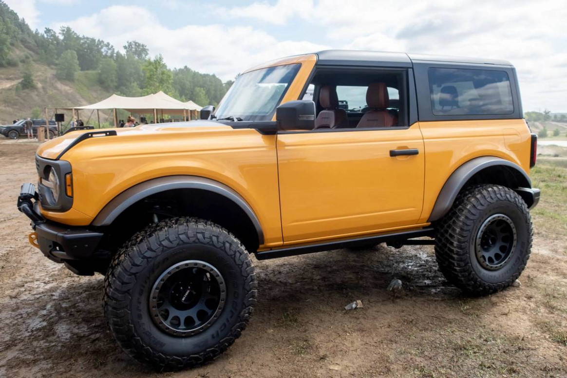 Pictures ford bronco two door