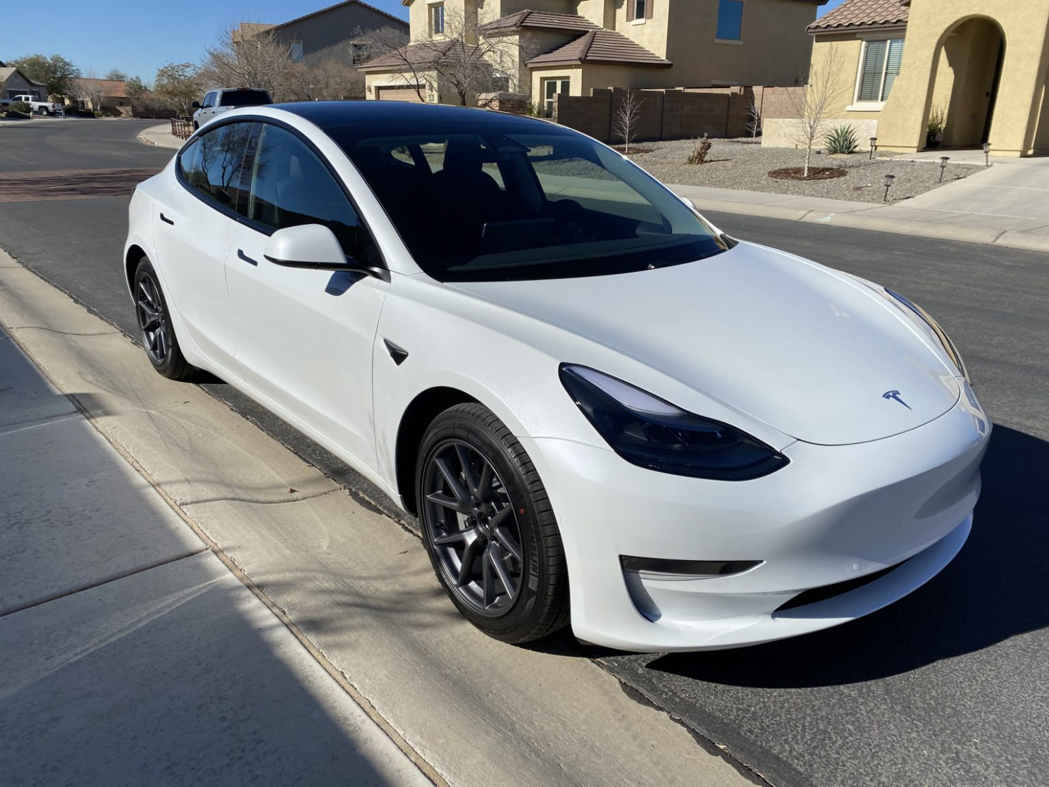 Price and Review tesla model 3 pearl white
