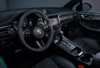 3 porsche macan: 3 things to know about the refreshed compact porsche macan 2022 interior