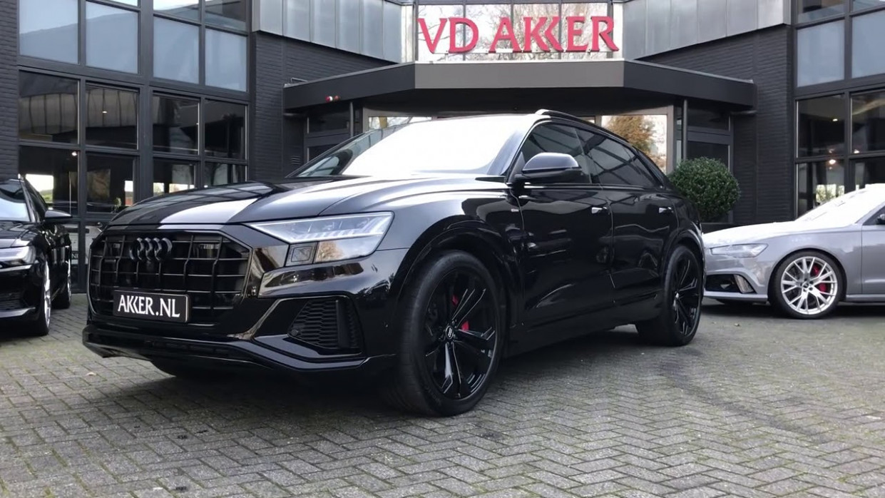 Interior blacked out audi q8