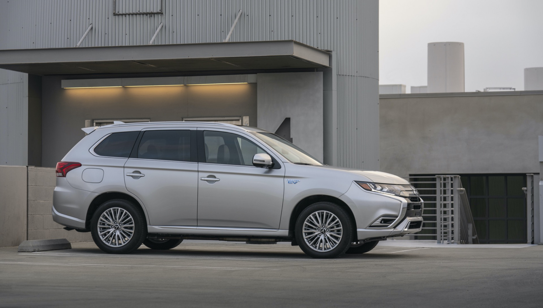 Release Date and Concept mitsubishi outlander plug-in hybrid