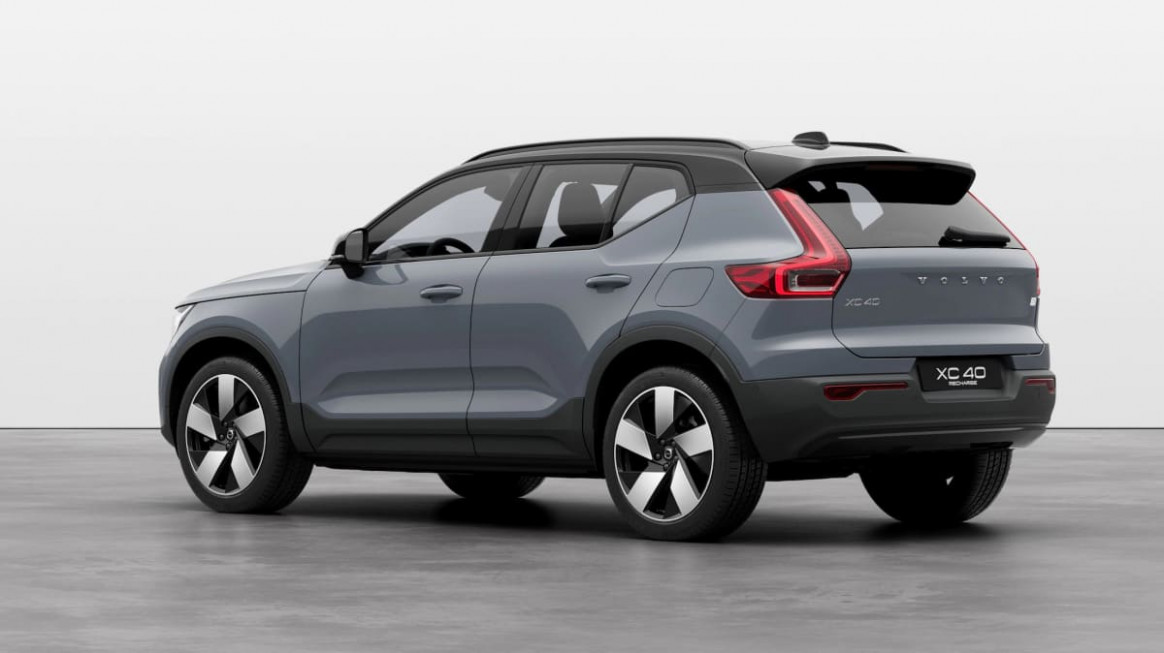 Exterior and Interior 2023 volvo xc40 recharge pure electric images