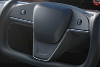 all refreshed tesla model s might come with yoke steering wheel tesla model s plaid steering wheel