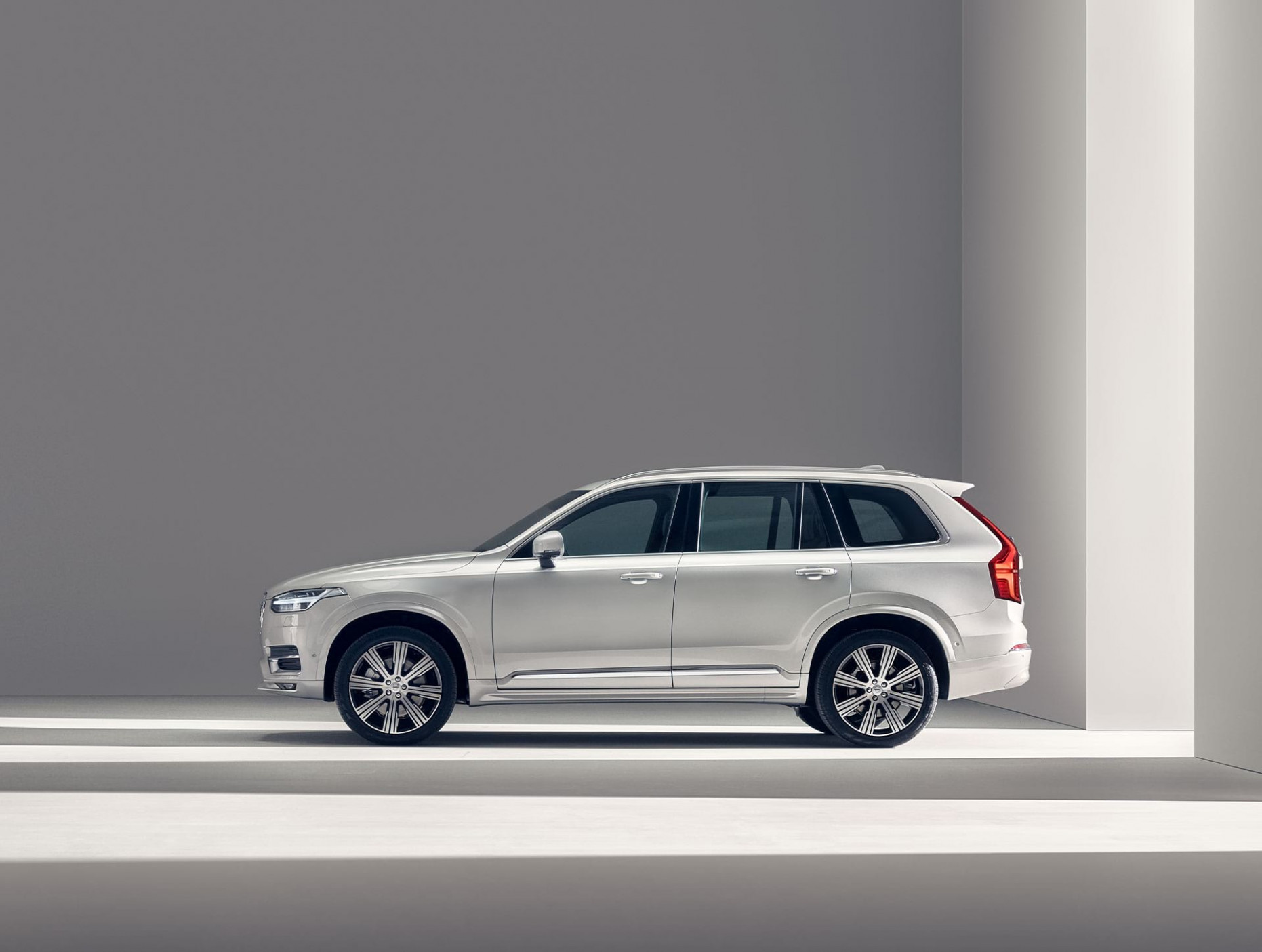 Prices 2023 volvo xc90 recharge plug in hybrid t8 r design